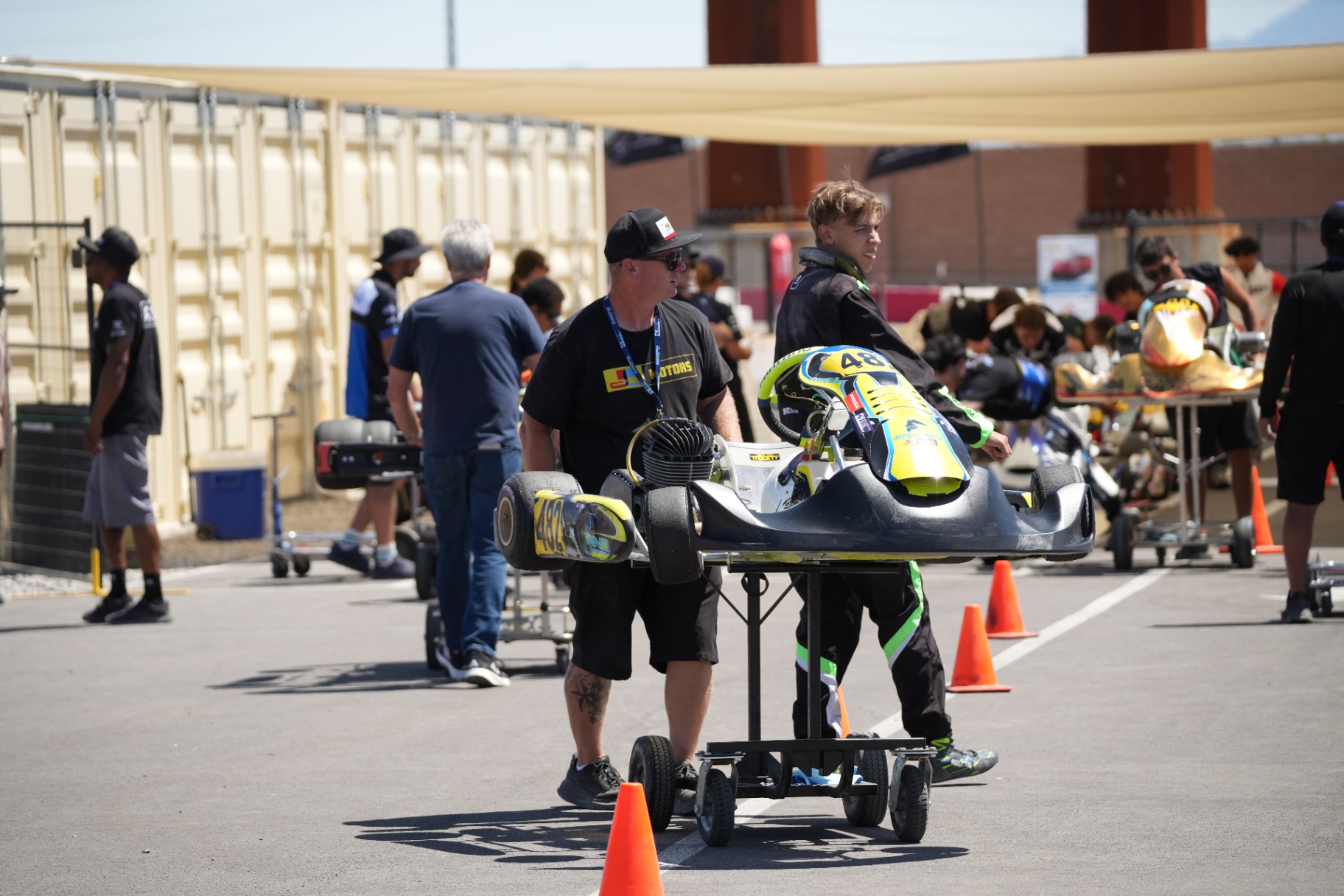 Paddock · Crew push to grid · CotF R5