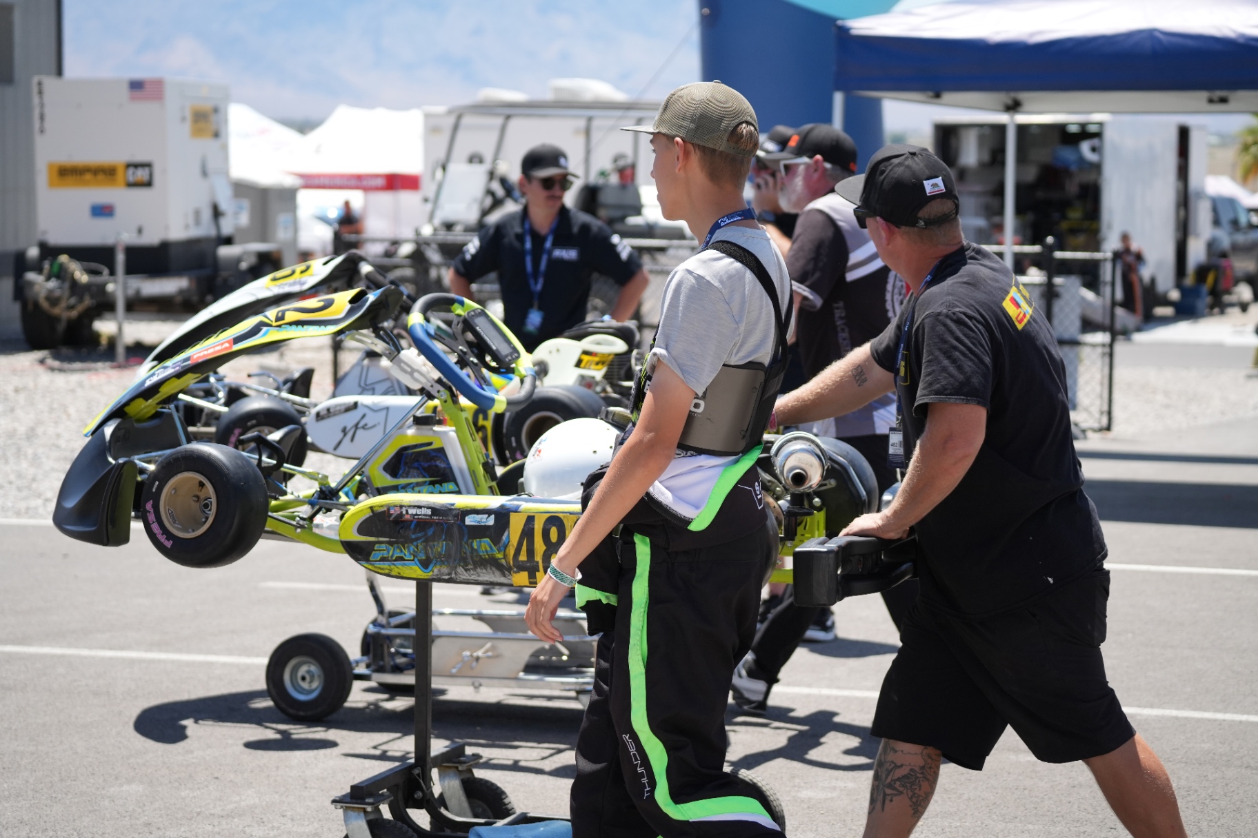 Paddock · Walk to grid with crew · CotF R5