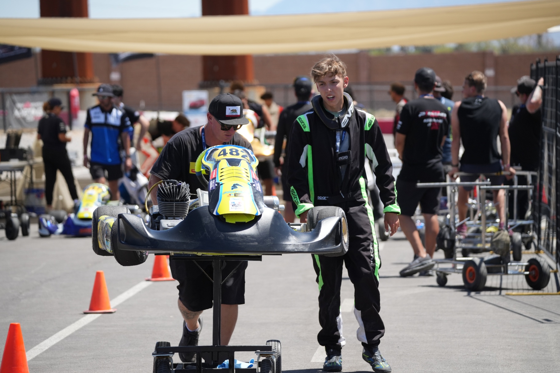Paddock · Kart push with crew · CotF R5